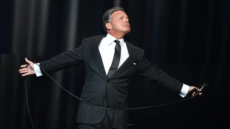 LAS VEGAS, NEVADA - SEPTEMBER 12: Singer Luis Miguel performs on the first night of his four-date limited engagement at The Colosseum at Caesars Palace on September 12, 2019 in Las Vegas, Nevada. (Photo by Ethan Miller/Getty Images)