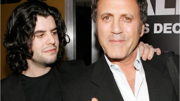 Sage Stallone (izquierda) al lado de su tío Frank Stallone en la premiere de Rocky Balboa en diciembre del 2006.