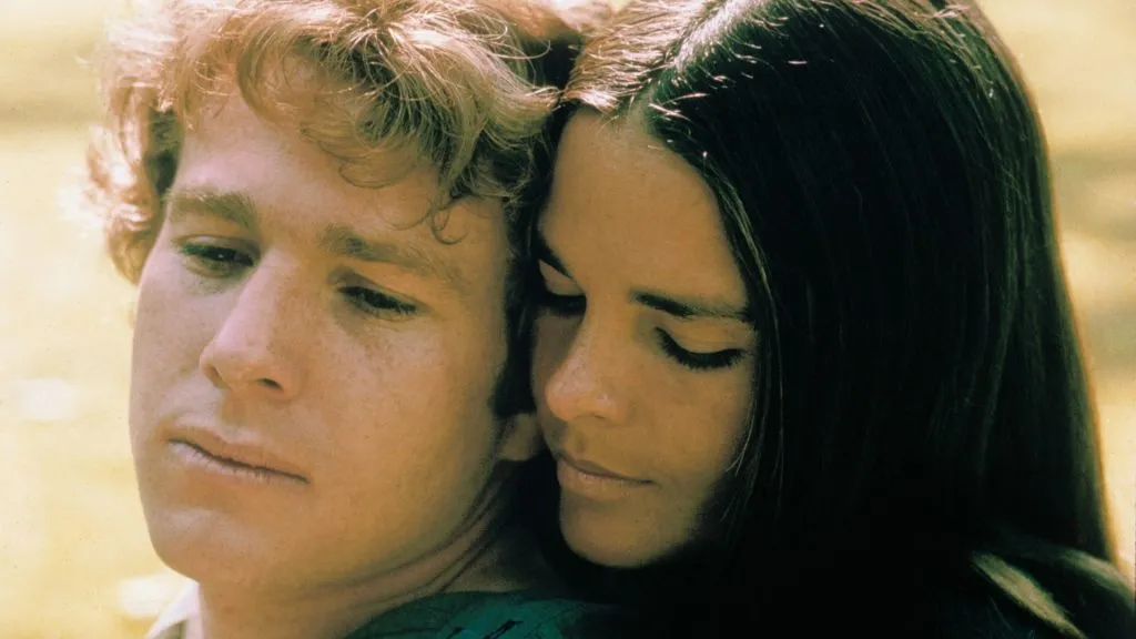 Ali MacGraw y Ryan O'Neal en Historia de Amor.
