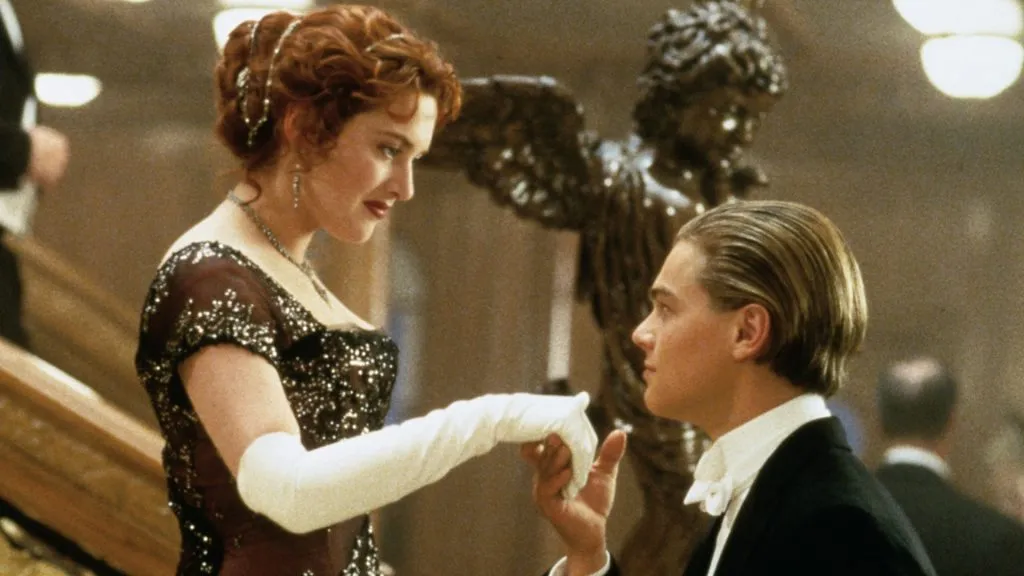 Leonardo DiCaprio y Kate Winslet en Titanic.