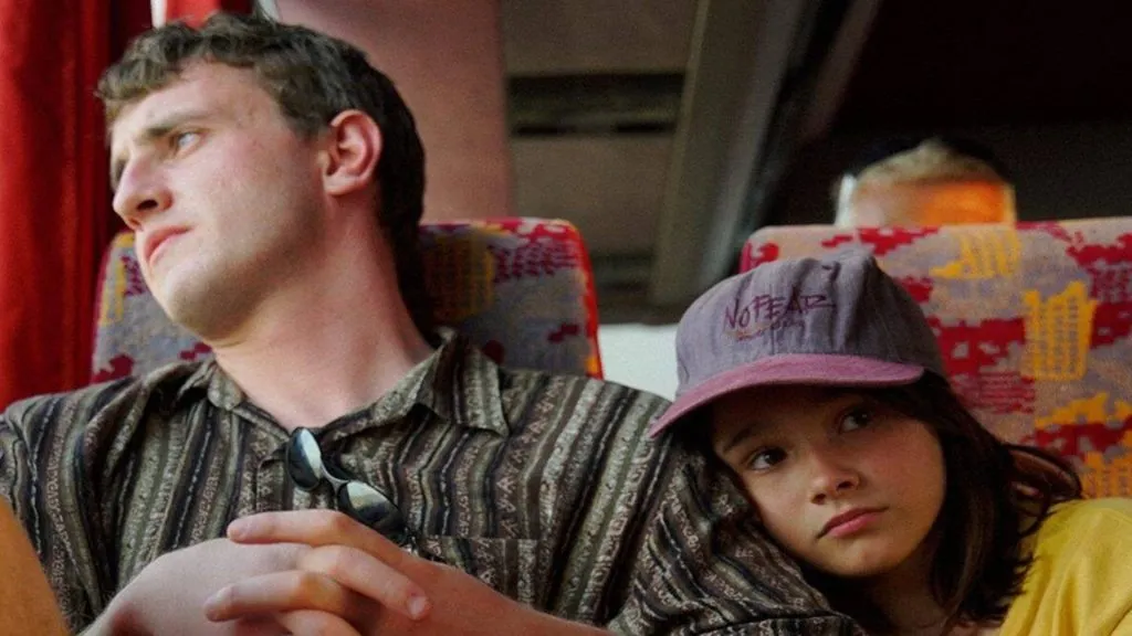 Frankie Corio y Paul Mescal en Aftersun.