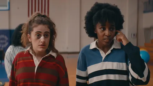 Rachel Sennott y Ayo Edebiri en Bottoms.