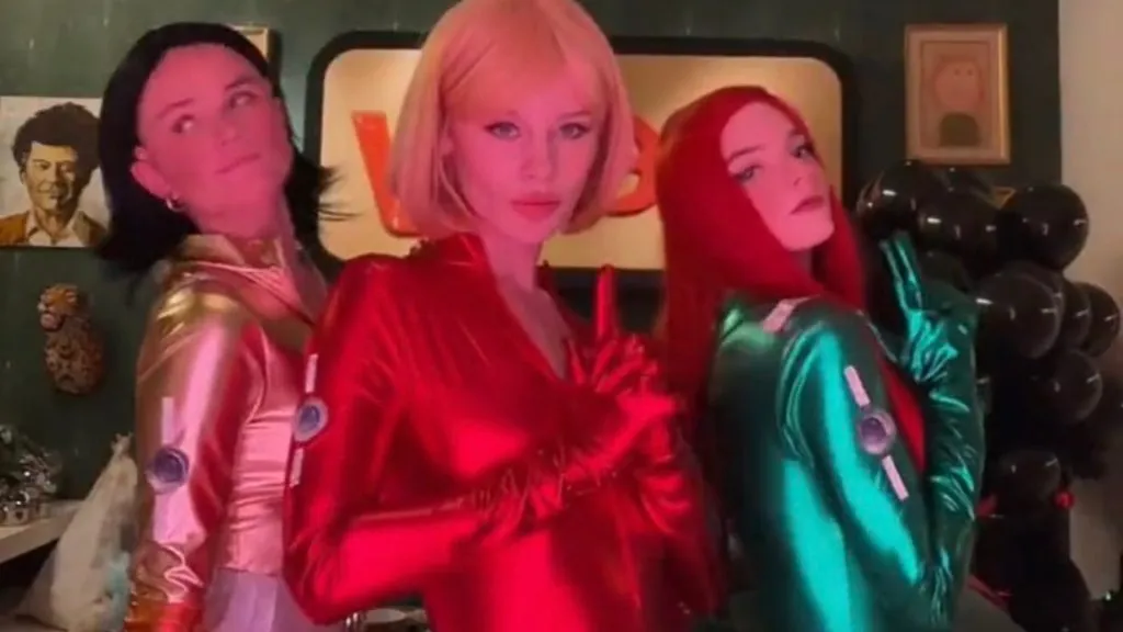 Anya Taylor-Joy y sus amigas – Fuente: @PopBase