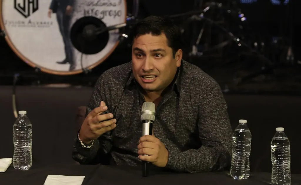 En las redes se difundió que Julión Álvarez sufrió atentado en La Concordia.