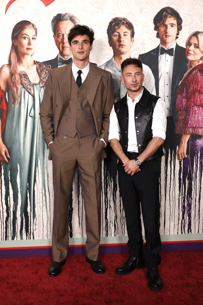 Jacob Elordi y Barry Keoghan posan para los medios en el estreno de Saltburn. Imagen: Getty Images.