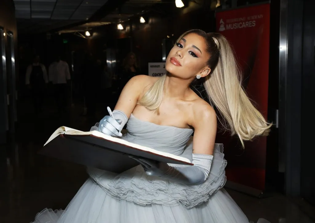 Ariana Grande lanzará su séptimo disco.