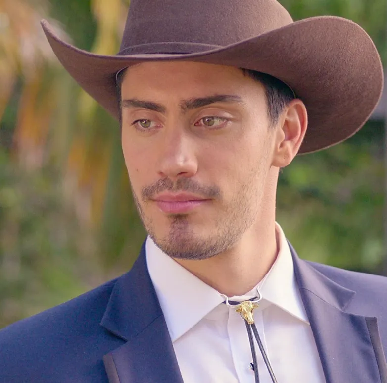 El actor Iván Amozurrutia da vida a Gabriel en El Niñero. Imagen: @ivan_amoz.