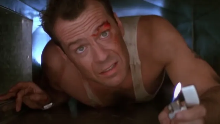 La película está repleta de acción, y Navidad.