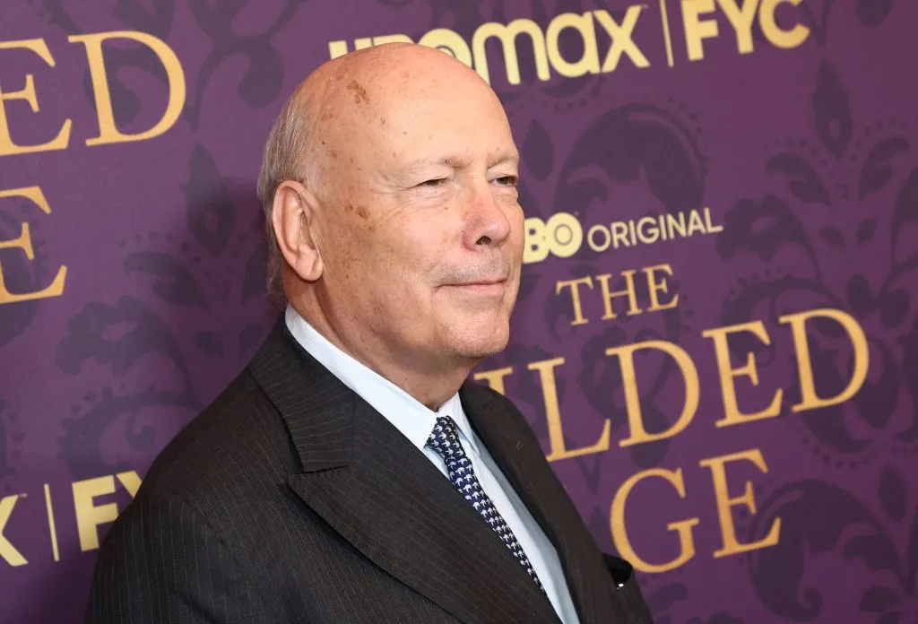 Julian Fellowes, el creador de La Edad Dorada, posa para los medios de comunicación. Imagen: Getty Images.