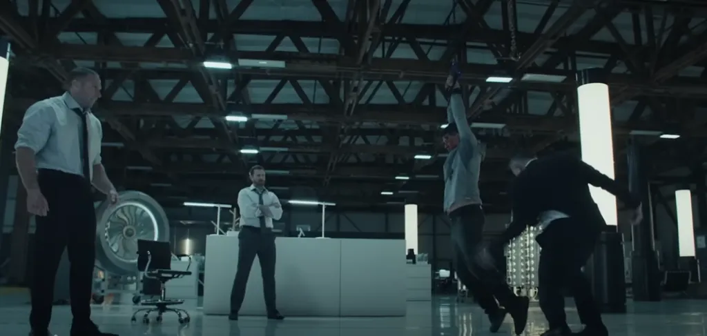 Reacher deberá salvar a sus ex compañeros, quienes están siendo asesinados uno por uno. Imagen: @PrimeVideoMX.