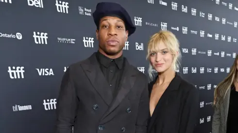 Jonathan Majors junto a Grace Jabbari, en la alfombra roja del Festival de Cine de Toronto.