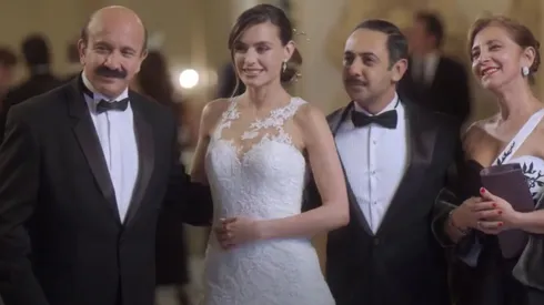 El personaje de Berta Ávila (segunda de izquierda a derecha) ha despertado todo tipo de teorías en internet.