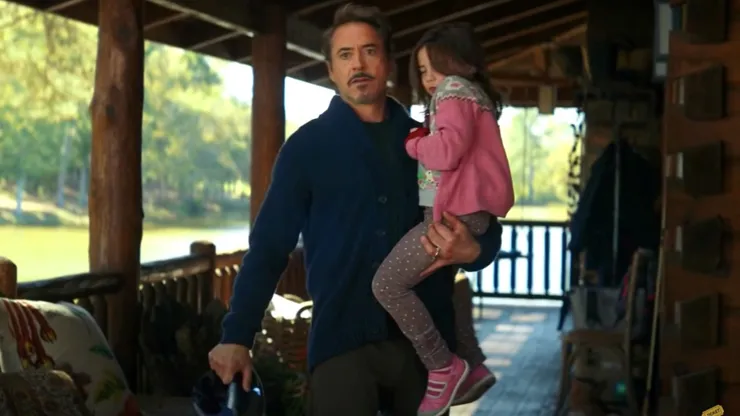 Lexi Rabe junto a Robert Downey Jr. en Avengers: Endgame.