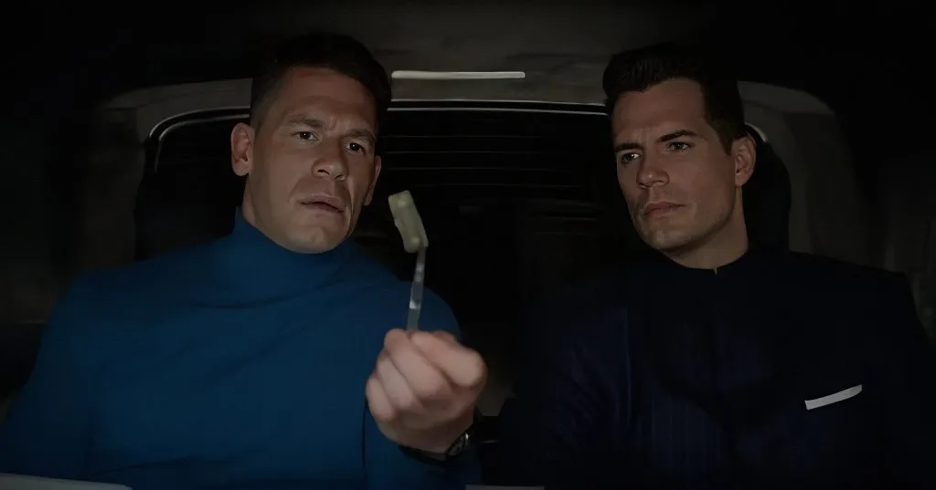 John Cena y Henry Cavill en Argylle. (IMDb)