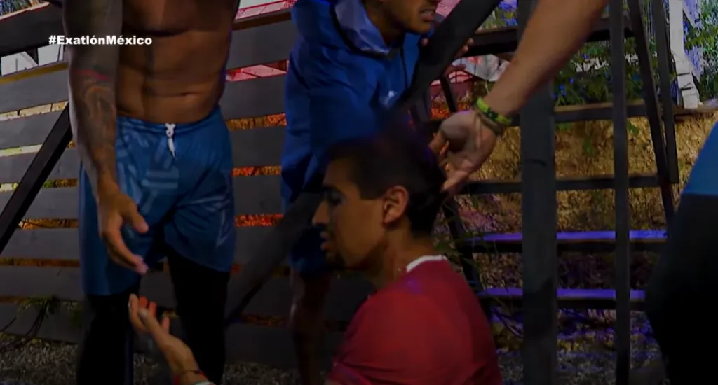 El accidente de Pato nos dejó a todos helados, al ver cómo la sangre empezaba a escurrir de su cabeza. Imagen: @Exatlon.