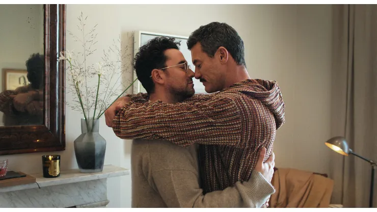 Daniel Levy y Luke Evans forman parte del reparto.