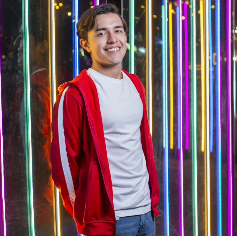 Así es como luce en la actualidad Luis Ángel, a 7 años de haber interpretado a Miguel en Coco. Imagen: luisangeljaramillo_oficial.