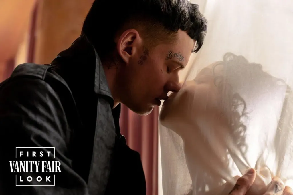 Bill Skarsgård junto FKA Twigs. (Twitter)