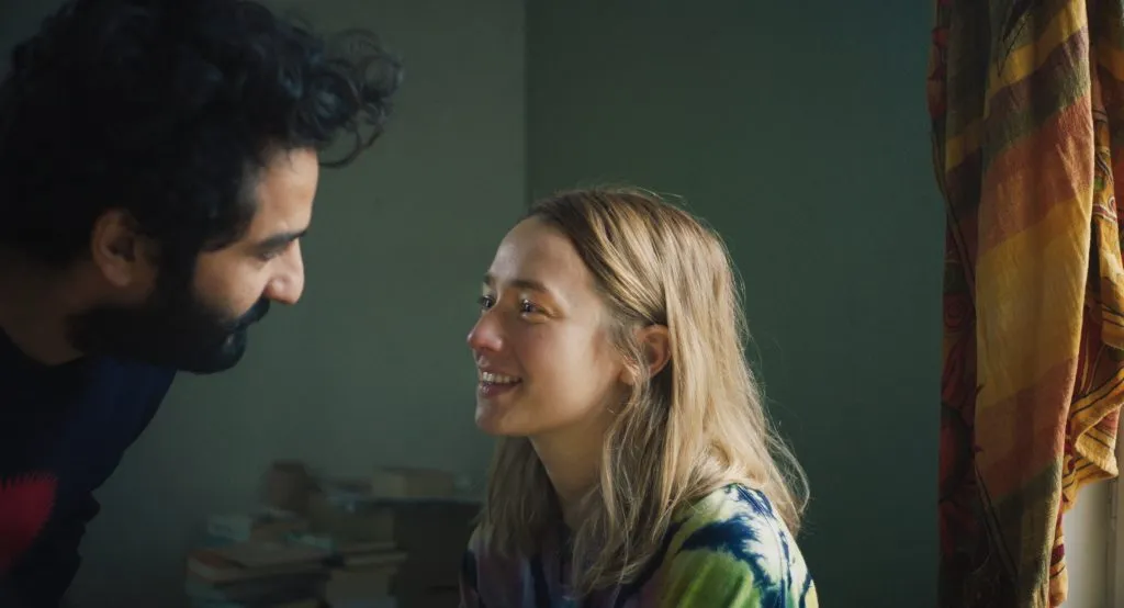 La película dura 1.44 horas. (IMDb)