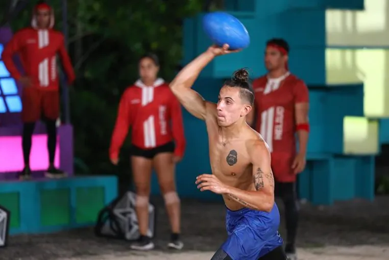 Con su nueva medalla Heliud habría alcanzado a Velociraptor, quien no se quedará de brazos cruzados al ver cómo su archi rival se le acerca. Imagen: @exatlonmx.