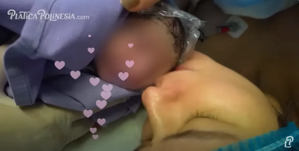 Lesslie y su bebé se conocieron por primera vez el pasado 27 de diciembre. Imagen: @LosPolinesios.