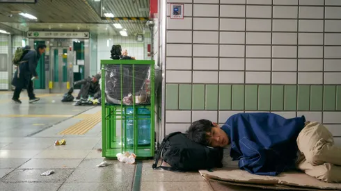 Choi Woo-shik da vida a Lee Tang.