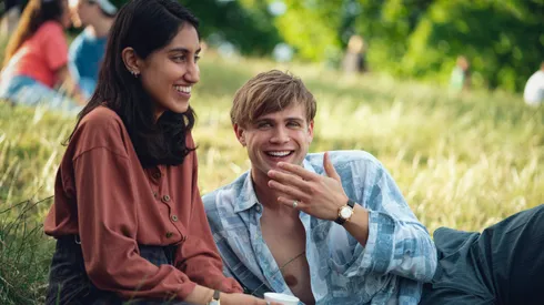 La serie está protagonizada por Ambika Mod y Leo Woodall.