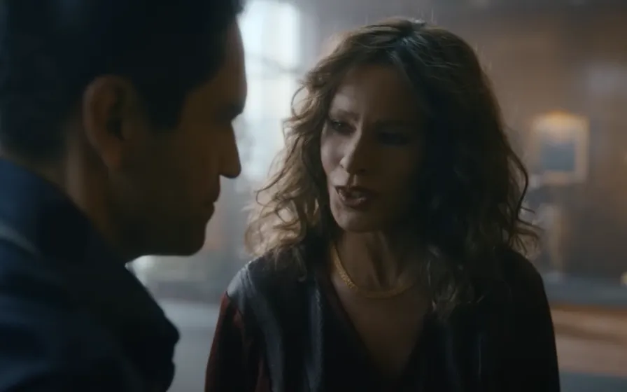 El personaje de Griselda trata de resistir la llegada de los Ochoa a Miami. Imagen: @NetflixLATAM.