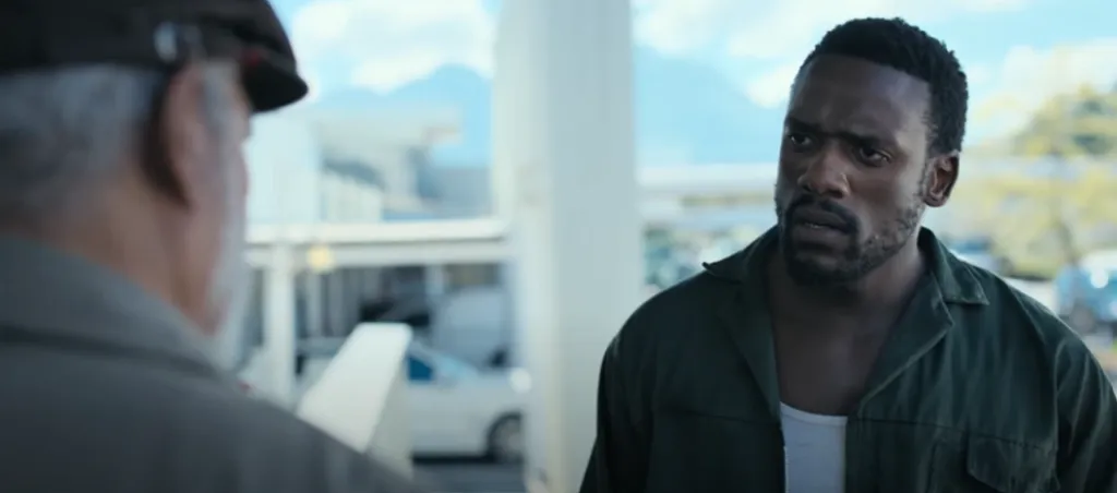 La película nos mete de lleno a una historia llena de intriga y acción. Imagen: @TrailersEnEspanolTV.