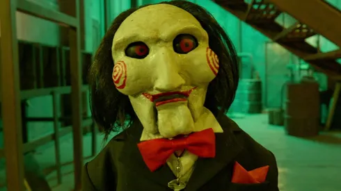 Billy, el inconfundible muñeco utilizado por el asesino Jigsaw para dirigirse a sus víctimas en la saga de El Juego del Miedo.
