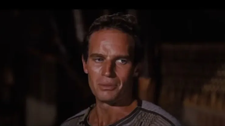 La épica película protagonizada por Charlton Heston está hecha para verse en pantalla grande.