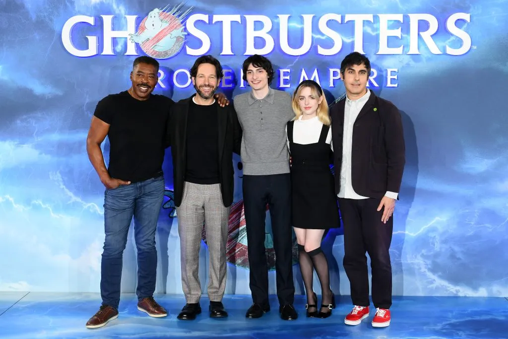 Ernie Hudson, Paul Rudd, Finn Wolfhard, Mckenna Grace y Gil Kenan asisten al photocall de Cazafantasmas: Frozen Empire, en el Claridge’s Hotel el 21 de marzo de 2024 en Londres, Inglaterra. Imagen: Getty Images.