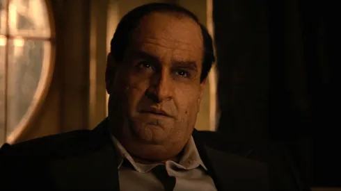 Colin Farrell como Oswald Cobblepot, en El Pingüino, la nueva serie de Max.