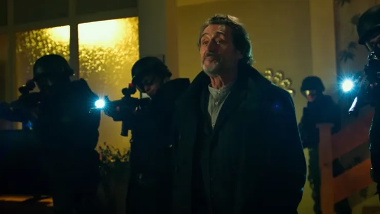 No, Ian McShane no ha estado en Stranger Things, pero sí uno de sus compañeros en esta cinta del 2019.