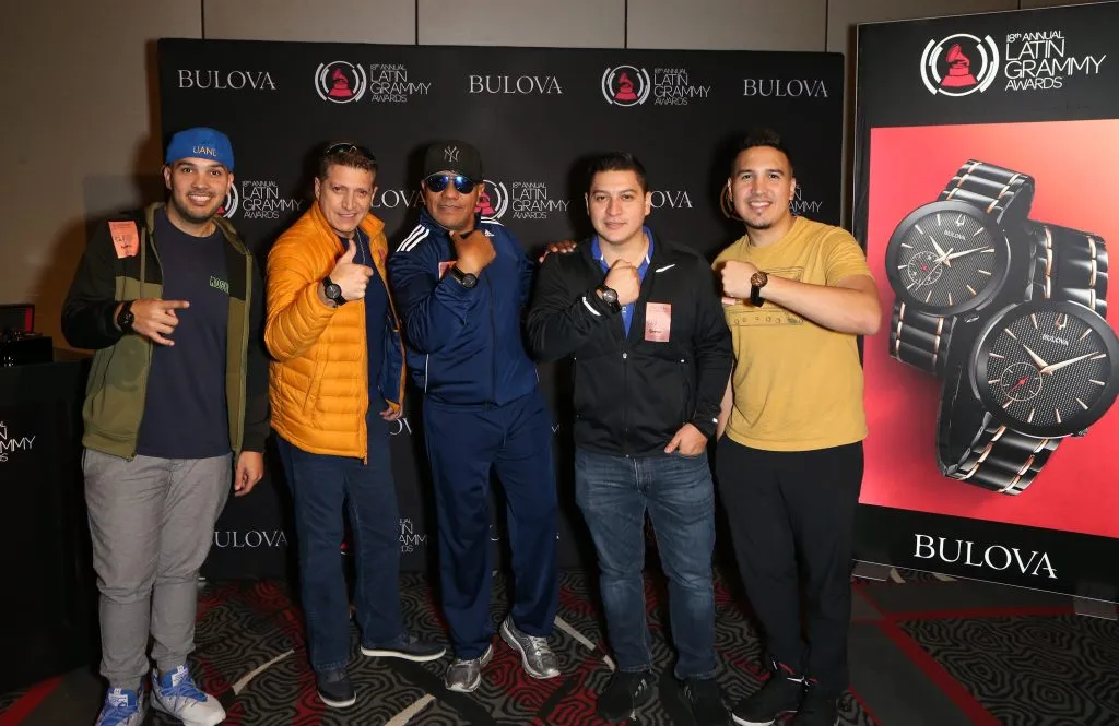 Imagen de Bronco junto a Ramiro (segundo de izquierda a derecha), quien fue de los integrantes originales de la banda. Imagen: Getty Images.