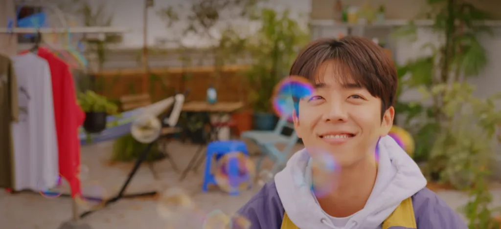 Prepárate para ver la más improbable historia de amor con esta serie. Imagen: Netflix.