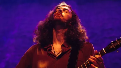 Hozier debutará en los escenarios chilenos gracias a Lollapalooza Chile 2024.