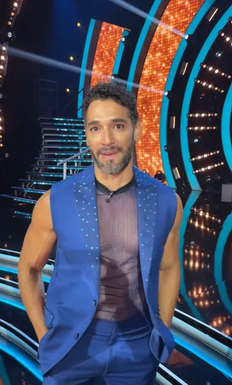 El actor y cantante deberá dejar la competencia, si hacemos caso a lo que dicen los sitios de spoilers. Imagen: @raulcoronado.