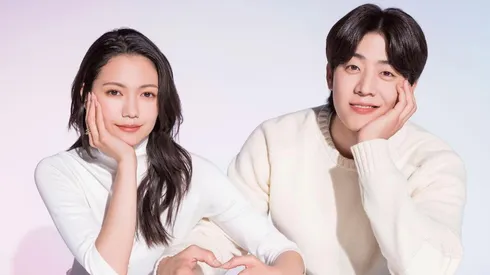 Los protagonistas de Amor a la Vista, de Netflix.