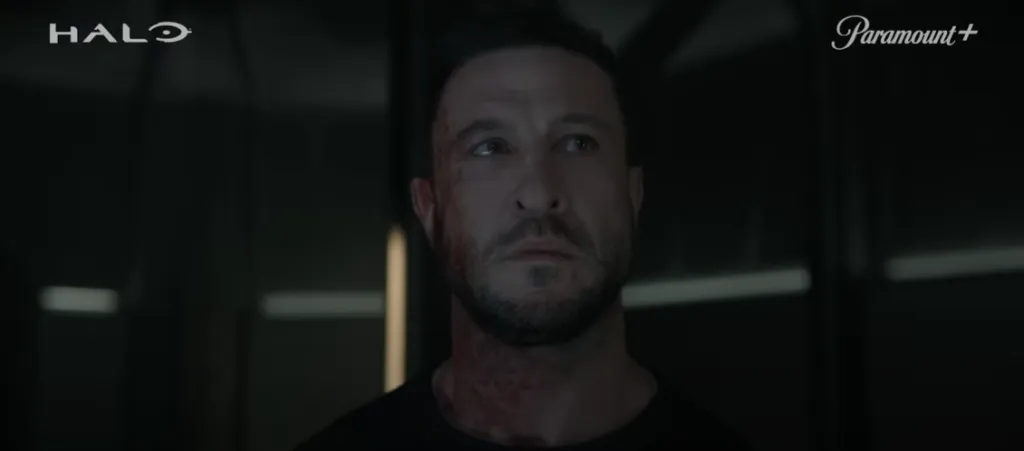 Pablo Schreiber brinda una gran actuación dando vida al Jefe Maestro. Imagen: @paramountplusmx.