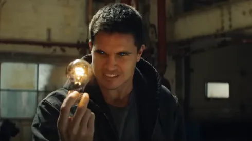 Connor deberá usar sus poderes eléctricos si desea salvar a su madre.