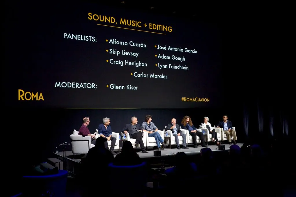Glenn Kiser, Alfonso Cuarón, Skip Lievsay, Craig Henighan, Jose Antonio García, Adam Gough, Lynn Fainchtein y Carlos Morales hablan en el escenario de la Netflix Roma Experience, en Raleigh Studios el 09 de diciembre de 2018 en Los Ángeles, California. Imagen: Getty Images.