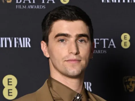 ¿Quién es George Rexstrew, “Edwin” en ‘Los detectives difuntos’ de Netflix?