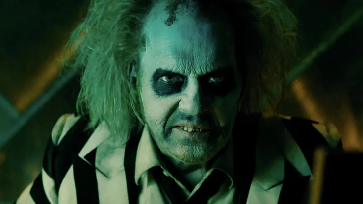 Michael Keaton vuelve como el icónico fantasma cinematográfico en Beetlejuice 2.