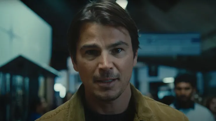 Josh Harnett como "el carnicero" en Trap, de M. Night Shyamalan.