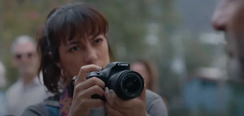 La prensa, representada por Érika, será el testigo más importante de lo que vemos en la historia. Imagen: @StreamMaxLA.