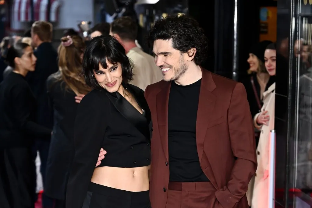 Sofia Boutella y Fra Fee asisten a la proyección especial en el Reino Unido de Rebel Moon – Parte 2: La guerrera que deja marcas, en The Curzon Mayfair el 16 de abril de 2024 en Londres, Inglaterra. Imagen: Getty Images.