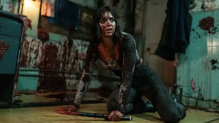 Melissa Barrera es otra de las actrices que se luce en Abigail, aparte de Alisha Weir, como la vampira de turno.
