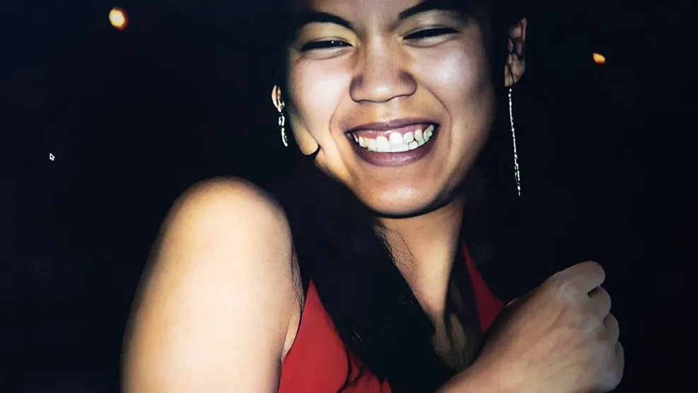 El medio también hace énfasis en la sospechosa apariencia de la dentadura de Jennifer, así como en su mejilla izquierda en esta foto, en donde hay un hundimiento poco natural. Imagen: PetaPixel.