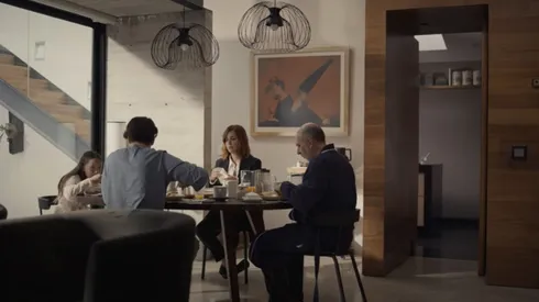 La familia de esta cinta oculta un terrible secreto que deberán revelar, si quieren salvar a quien quieren.